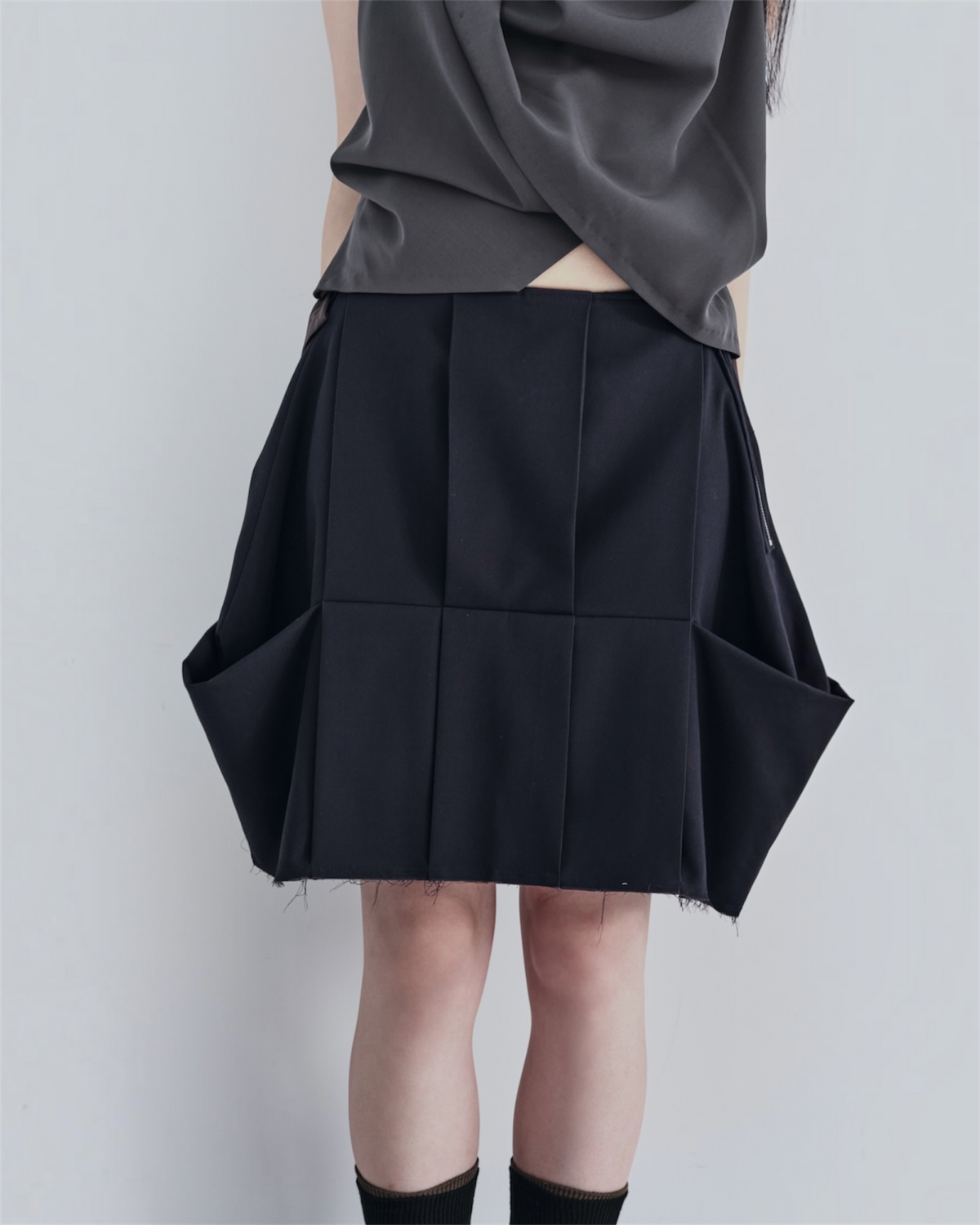 SCULPTED PLEATED SKIRT