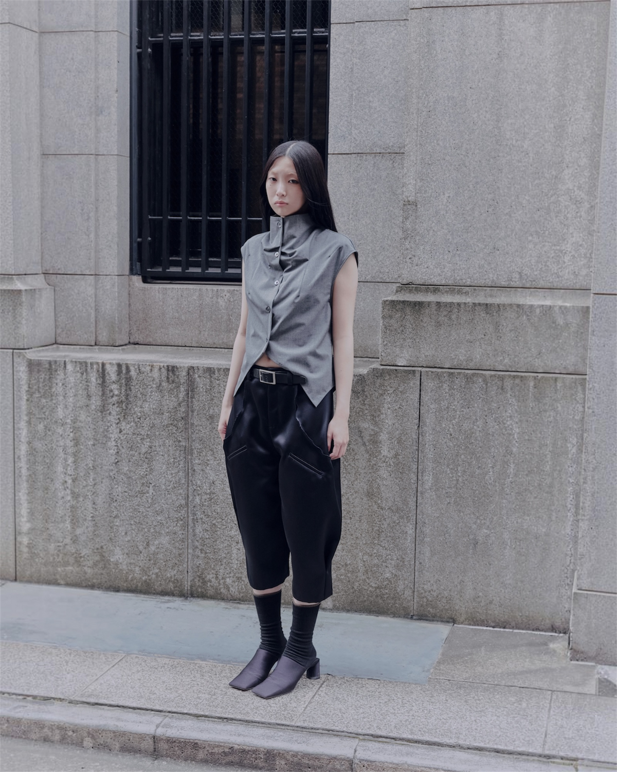 SCULPTED CROPPED PANTS