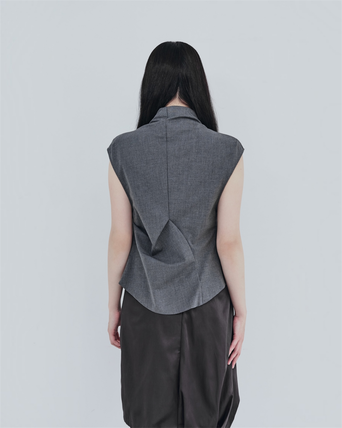 HIGH NECK BUTTON TOP