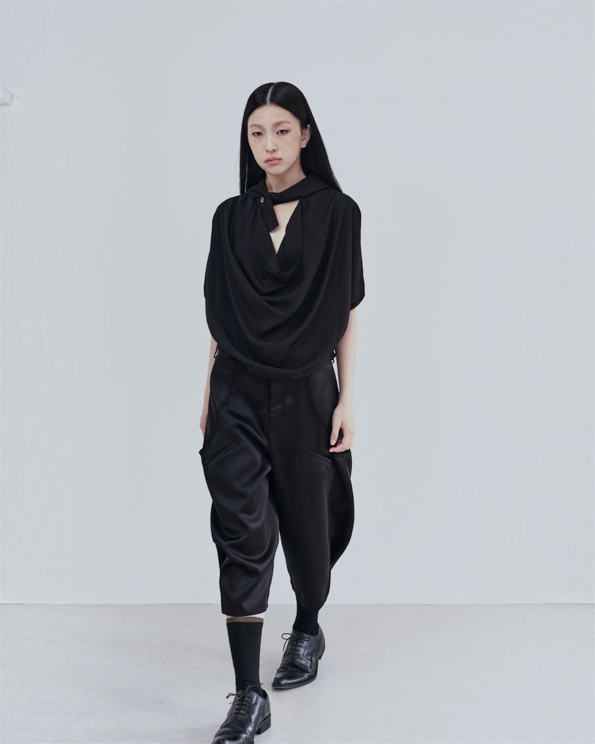 SCULPTED CROPPED PANTS